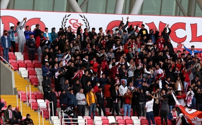 Sivasspor tribnlerini 8 bin renci dolduracak