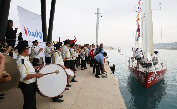 �klim de�i�ikli�ine dikkati �ekmek i�in yelken a�an denizciler Hatay'a ula�t�