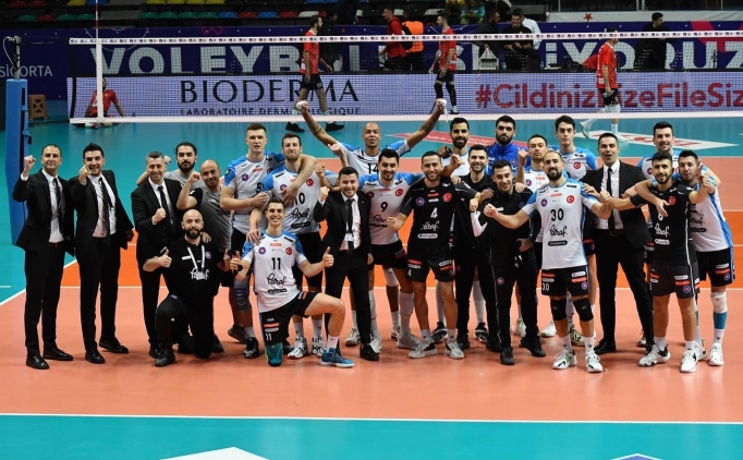 Halkbankl� voleybolculardan yeni y�l mesajlar�