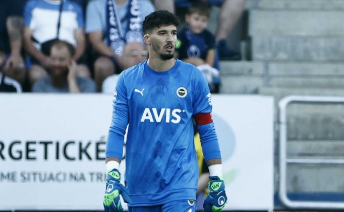 Altay Bayındır, davul tokmağıyla yerde kaldı!