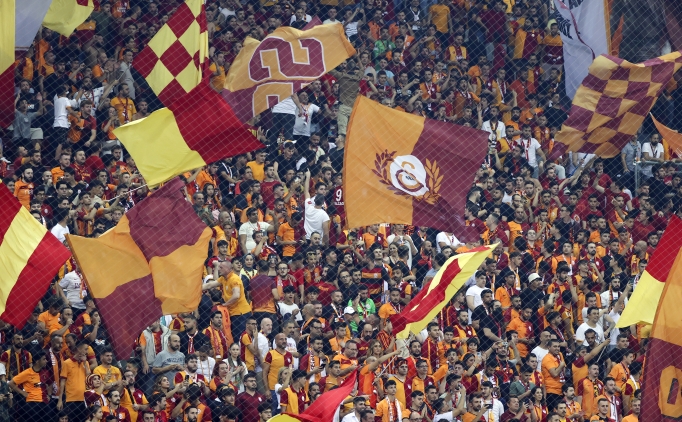 Galatasaraylı taraftarlar stadyumu doldurdu!