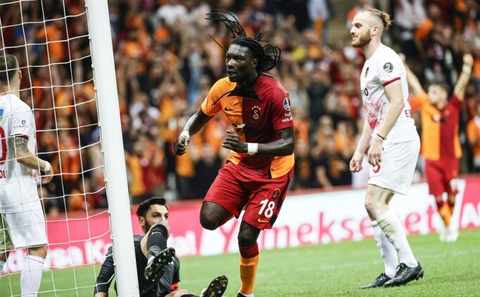 Bafetimbi Gomis'in tek rakibi kendisi
