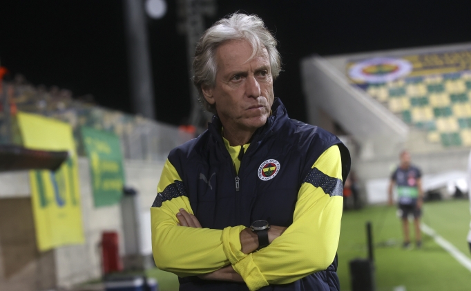 Fenerbahçe'de gündem stoper; Sürpriz hedef