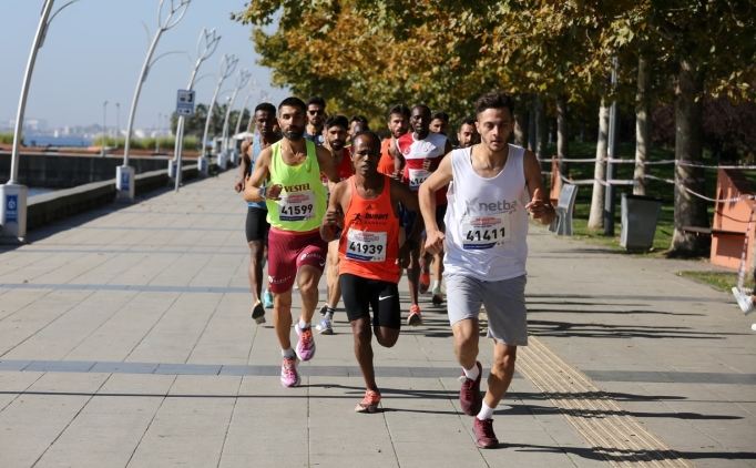 Kocaeli'de 9'uncu Cumhuriyet Ko�usu ve �ocuk Maratonu d�zenlendi