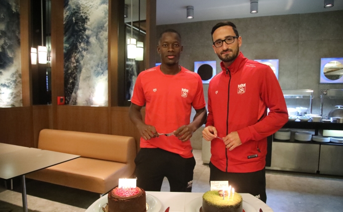 Sivasspor'da s�rpriz do�um g�n� partisi