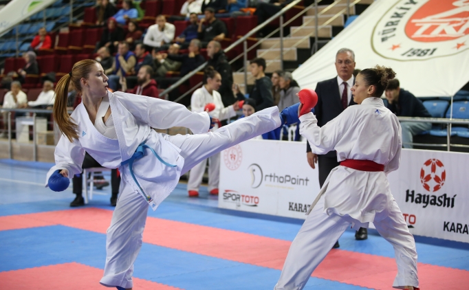 B�y�kler Tak�m Karate �ampiyonas� sona erdi