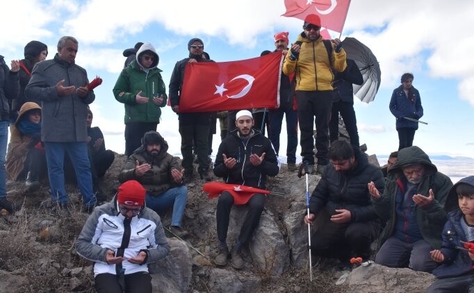 Da�c� gen�ler, ecdad� �ehit d��t�kleri zirvelerde an�yor