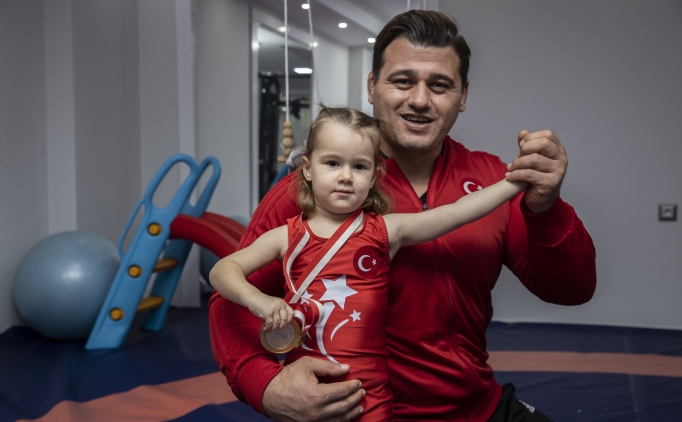 R�za Kayaalp: 'K�z�m da g�re��i olmak istiyor'