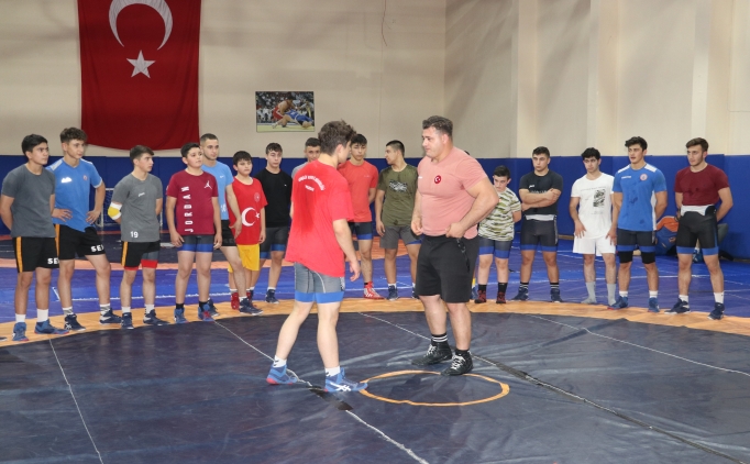 R�za Kayaalp'ten Yozgat G�re� E�itim Merkezi'ni ziyaret