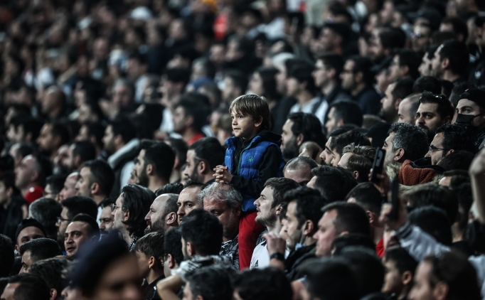 Be�ikta�'ta kalan ma�lar kapal� gi�e