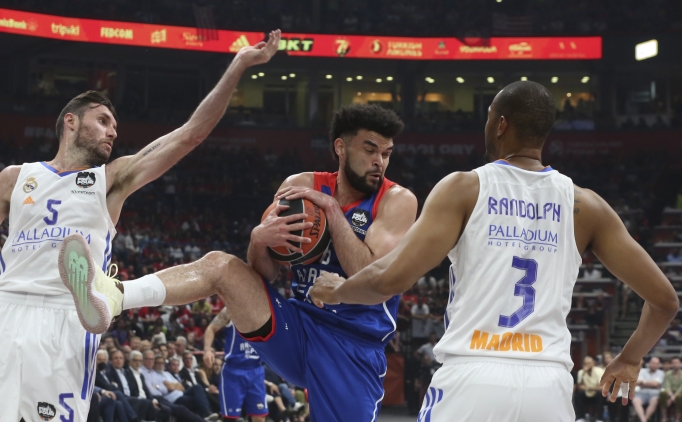 Anadolu Efes kazandı, kupa sayısı 12 oldu