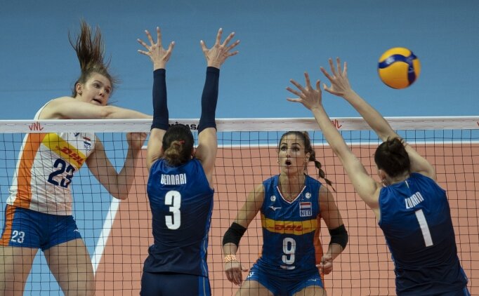 �talya, Hollanda'ya set vermedi