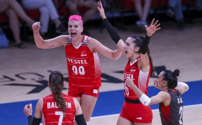 Voleybolda ayn� saatte 3 farkl� heyecan