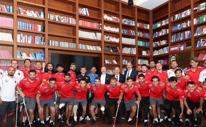 TFF Y�netim Kurulu �yeleri, Ampute Milli Tak�m�'yla bir araya geldi