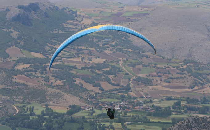 Tokat'ta yama� para��t� heyecan� s�r�yor