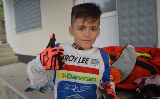 Babas�n� �rnek ald� 5 ya��nda motokros�u oldu