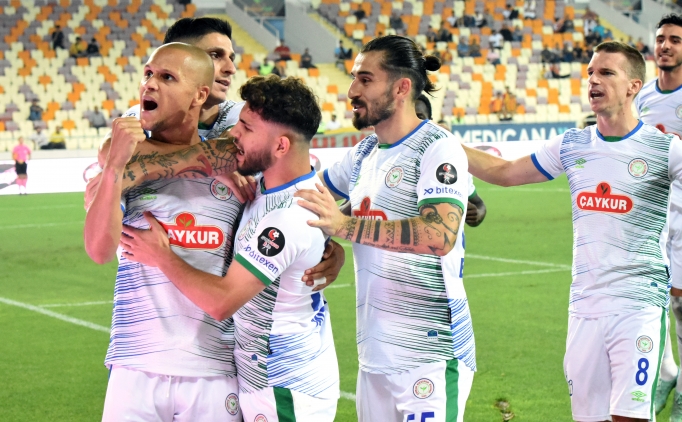 Malatya'da 2 k�rm�z�, 4 gol! Rizespor �ok rahat!
