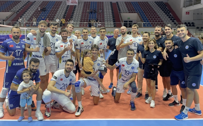 8. TSYD zmir Voleybol Turnuvas'n Arkasspor kazand!