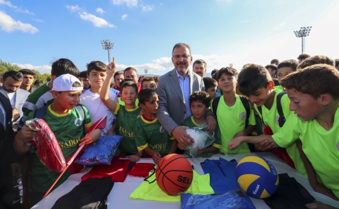 Bakan Kasapolu'ndan olimpik yzme havuzu iin aklama