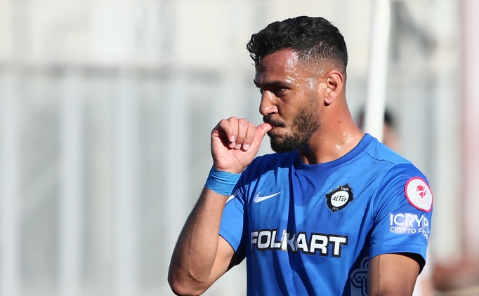 Altay, 2 futbolcusuyla tekrar anla�t�