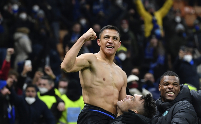 Galatasaray'�n Alexis Sanchez transferi direkten d�nd�!