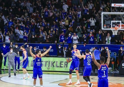 Anadolu Efes, ikinci yarıda geri dönüp kazandı!