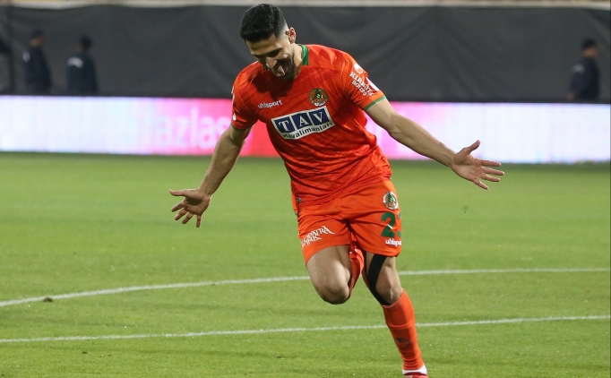 Emre Akbaba, Alanyaspor'a veda etti