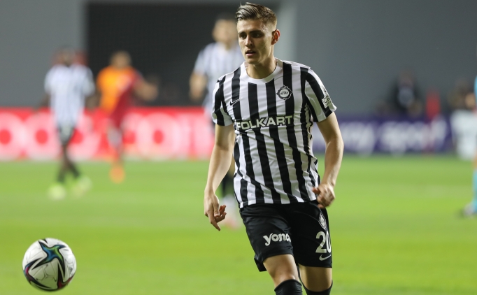 Be�ikta�'ta R�dvan Y�lmaz'�n alternatifi