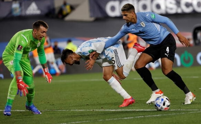 Uruguay'da Muslera kenara geldi, g�zleri doldu!