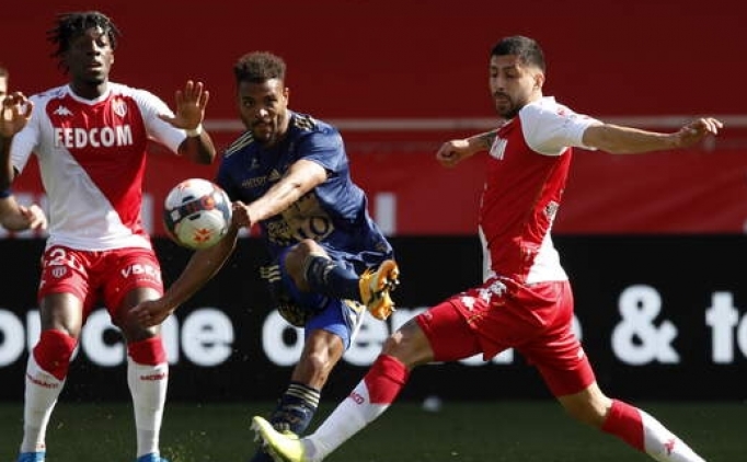 Galatasaray'da Steve Mounie s�rprizi