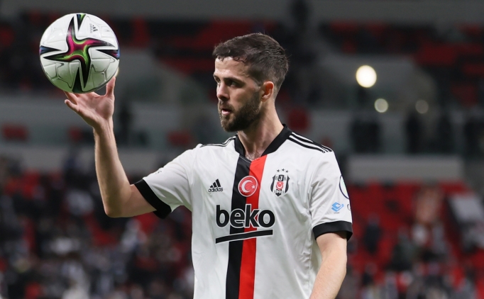 Napoli'nin gz Miralem Pjanic'te