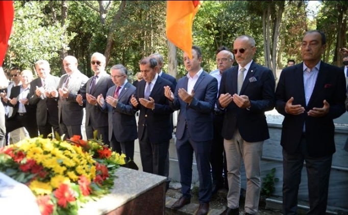 Ali Sami Yen, vefat�n�n 71. y�l d�n�m�nde kabri ba��nda an�ld�