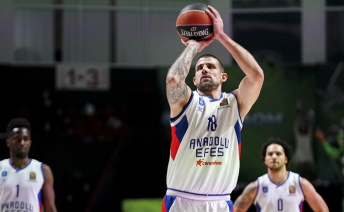 Anadolu Efes'ten kritik galibiyet!