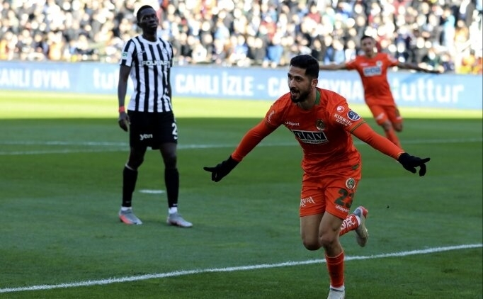 Ocak ay�n�n gol kral� Emre Akbaba!