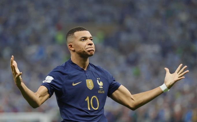 Real Madrid'den Mbappe'ye a��k kap�!