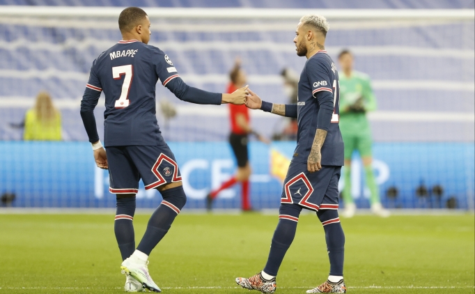 Carragher PSG i�in konu�tu: 'Utan� verici bir durum'