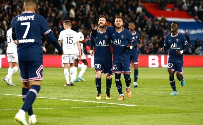 Ronaldinho'dan PSG s�zleri: 'Kim oynamal�?'