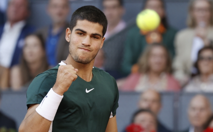 Carlos Alcaraz, �spanya'da tarih yazd�!