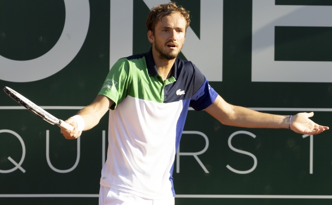 Daniil Medvedev'den Cenevre Ak'a erken veda