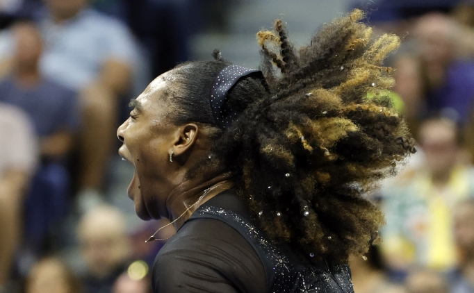 Serena Williams b�rakt�!