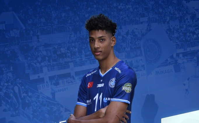 Arkas Spor'a K�bal� orta oyuncu