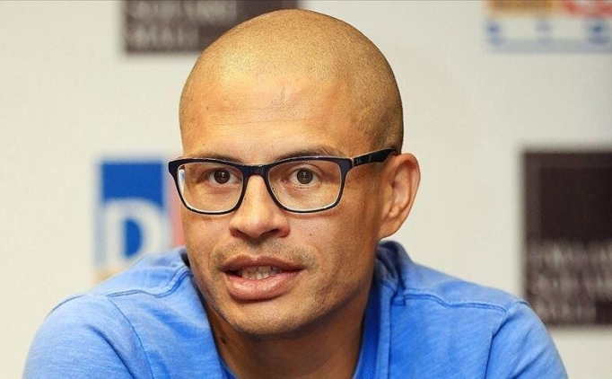 Alex de Souza g�revinden ayr�ld�