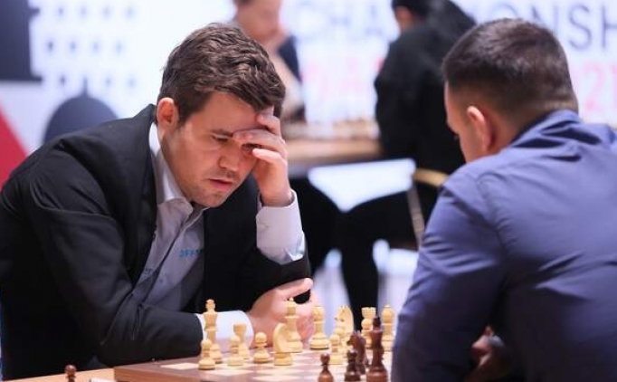 Rakibinin hile yapt���n� d���nd�, oyundan �ekildi!