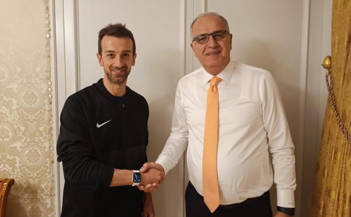 ��te A Milli Kad�n Voleybol Tak�m�'n�n yeni ba�antren�r�