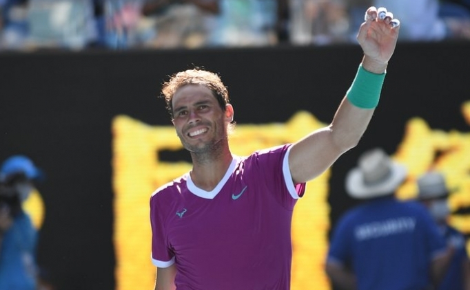 Nadal sakatl nedeniyle bir ay yok!