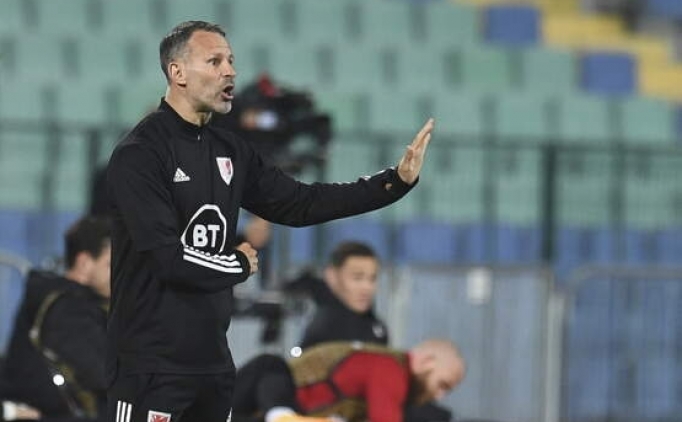 Giggs Galler Milli Takm'ndaki grevini brakt