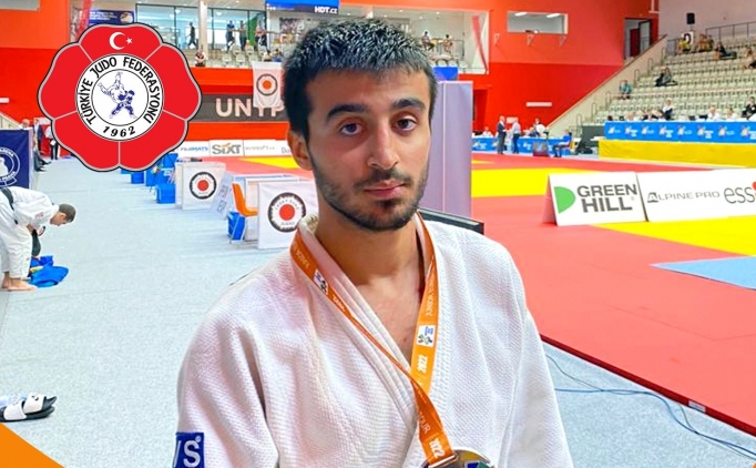 Berat Bahad�r'dan g�m�� madalya