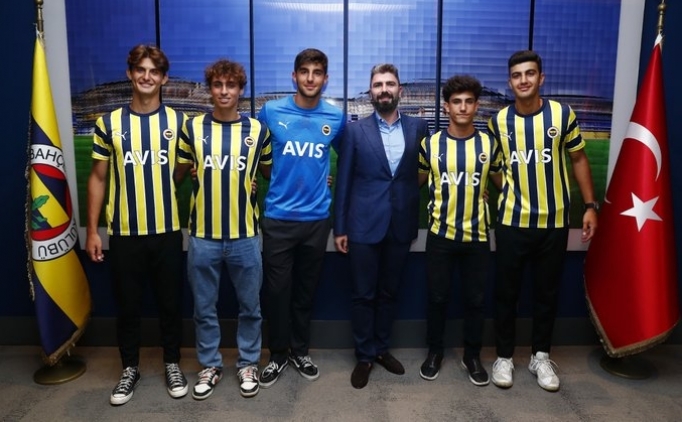 Fenerbahe'den 5 gen isme profesyonel szleme