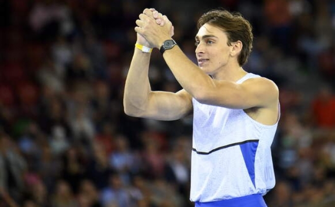 Duplantis s�r�kla y�ksek atlamada d�nya rekoru k�rd�