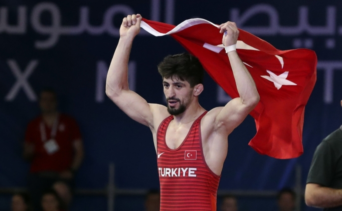 Kerem Kamal'dan alt�n madalya